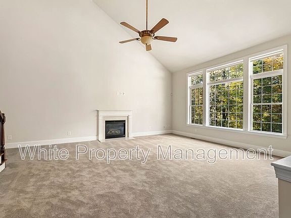 5th image of 4005 Woodview Ln