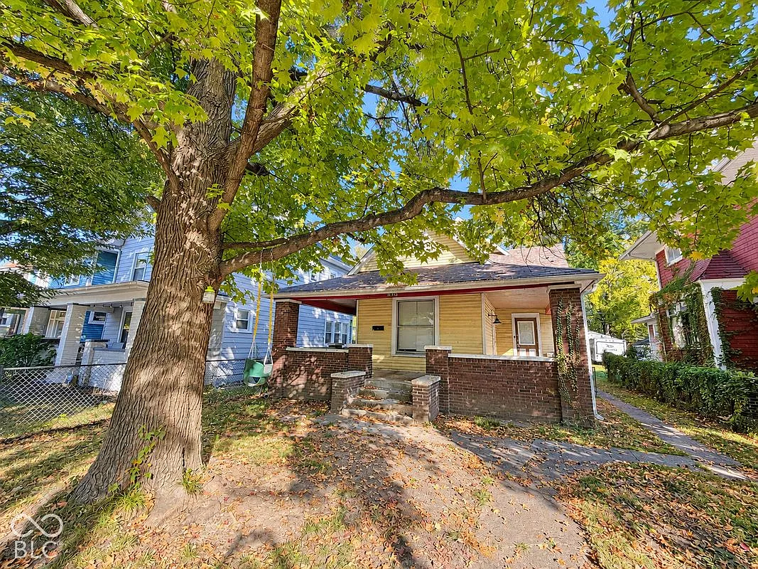 4 bed, 2.0 bath, 2284 sqft, $1,600 — Photo 1
