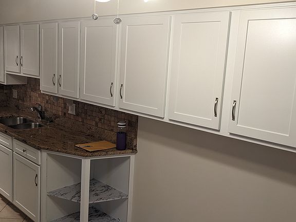 3rd image of 1603 N Windsor Dr APT 303