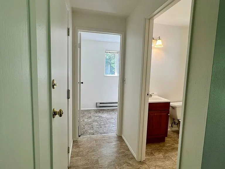 6102 Glen Mary Ln SE — Photo 9