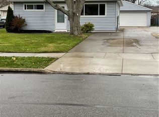 4708 Willowbrook Dr, Mentor, OH 44060