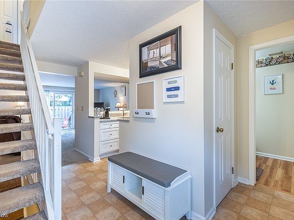 4th image of 1043 Sunhaven Dr