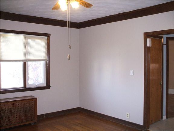 3rd image of 17-15 Bellevue Ave