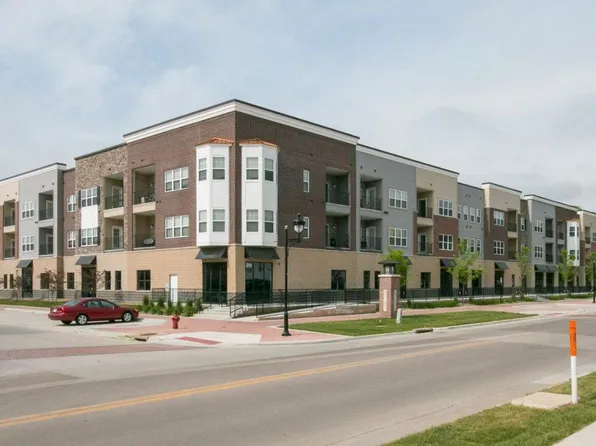 Old Town I, 210 5th St Unit 208, Coralville, IA 52241