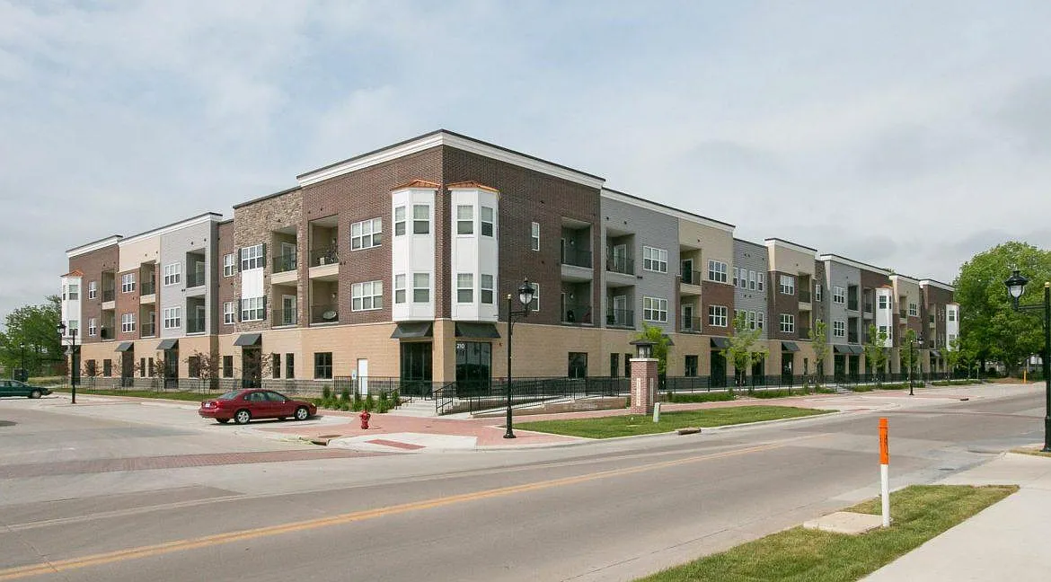 Building Photo - 210 5th St