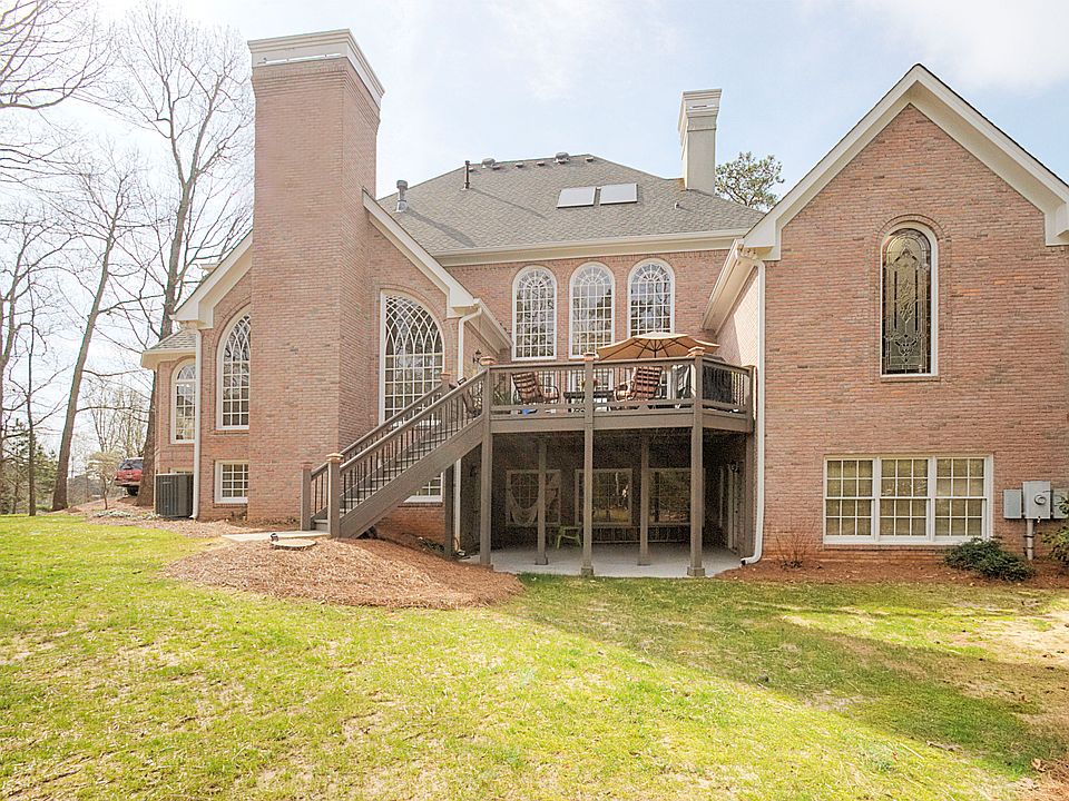 2nd image of 130 E Meadows Ct