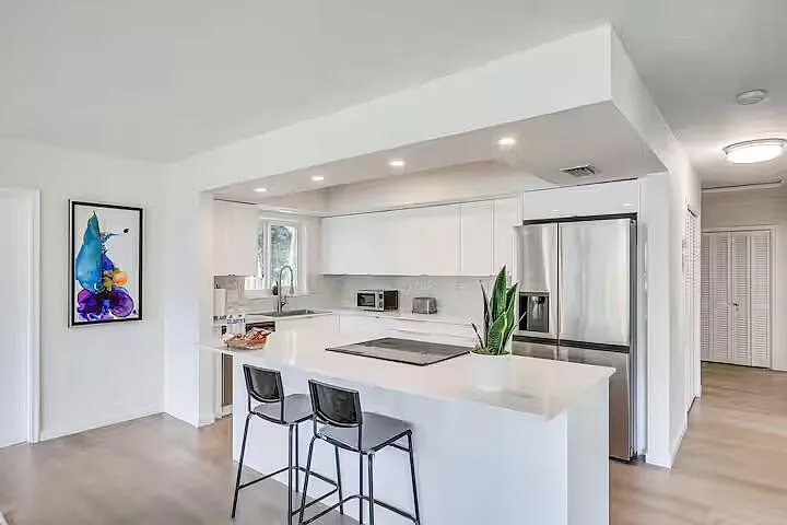 3 bed, 2.0 bath, 1500 sqft, $4,300 — Photo 4