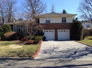 381 Castle Dr, Englewood Cliffs, NJ 07632