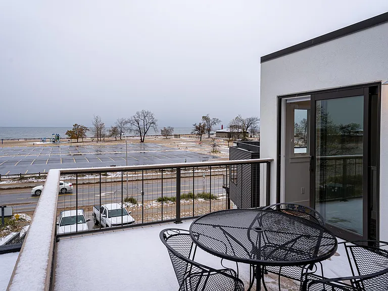 928 S Harbor Dr #B — Photo 4