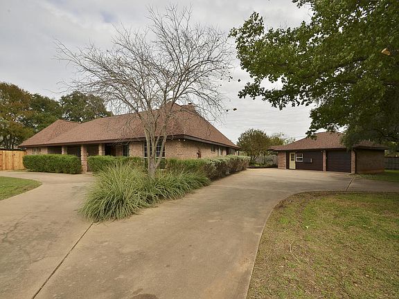 3rd image of 6805 Western Oaks Blvd