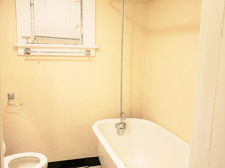 2068 NW Flanders St #8 — Photo 12