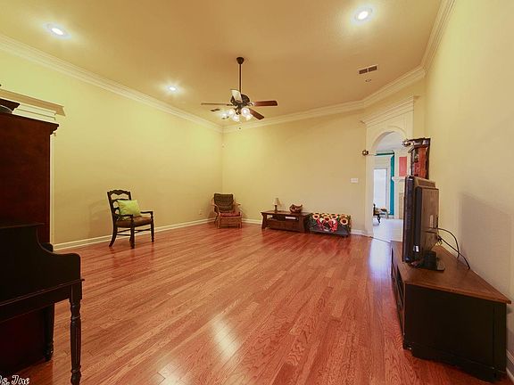 4th image of 80 Lakeland Dr