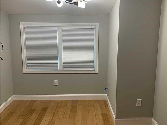 5th image of 119 Irving Ave