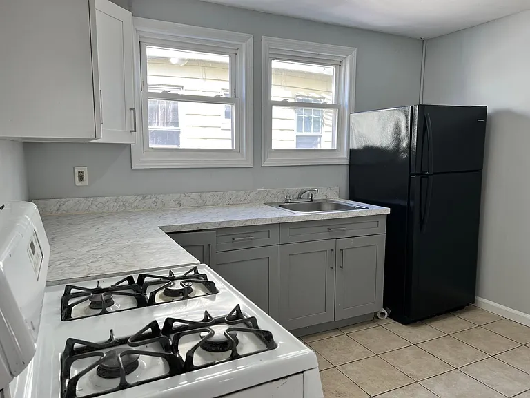 229 Alexander St #2 — Photo 15