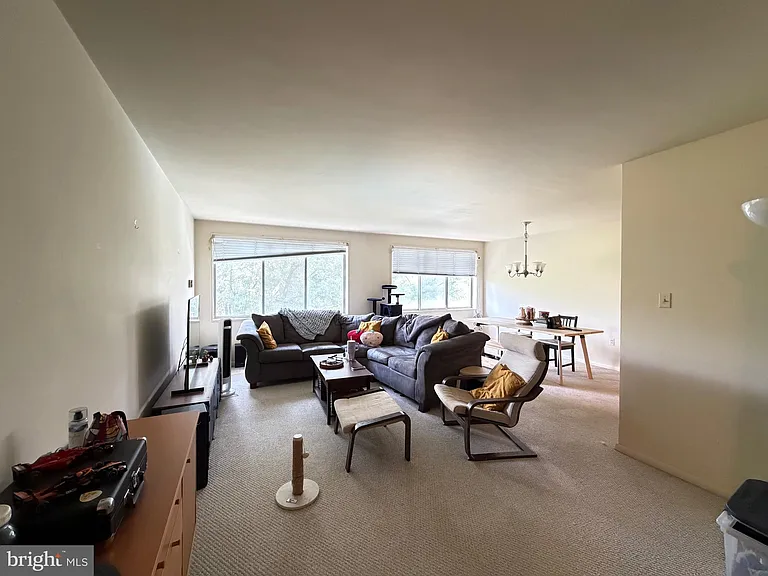 10201 Grosvenor Pl #320 — Photo 7
