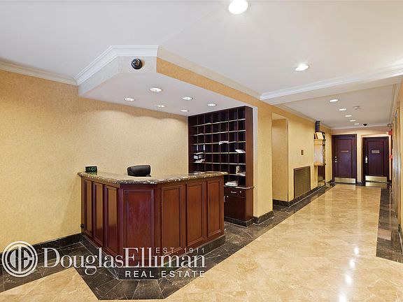 4th image of 121 E 60th St APT 6C