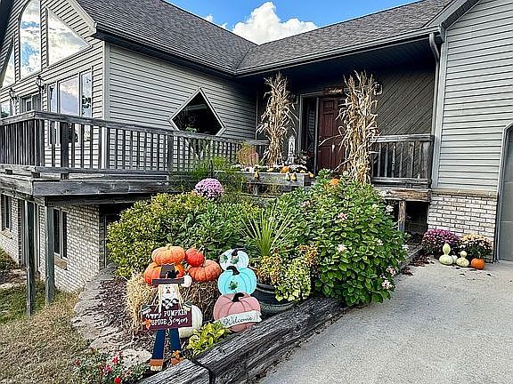 4th image of 1501 Hackmatack Rd