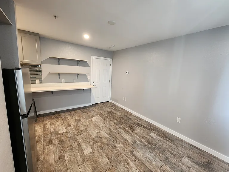 1313 W Morena Blvd #19 — Photo 25