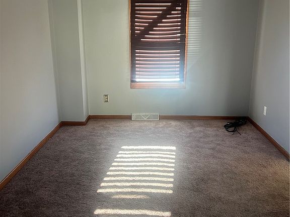 5th image of 141 Sidway St