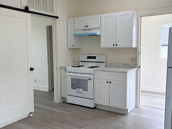 3rd image of 306 Alder St APT 4