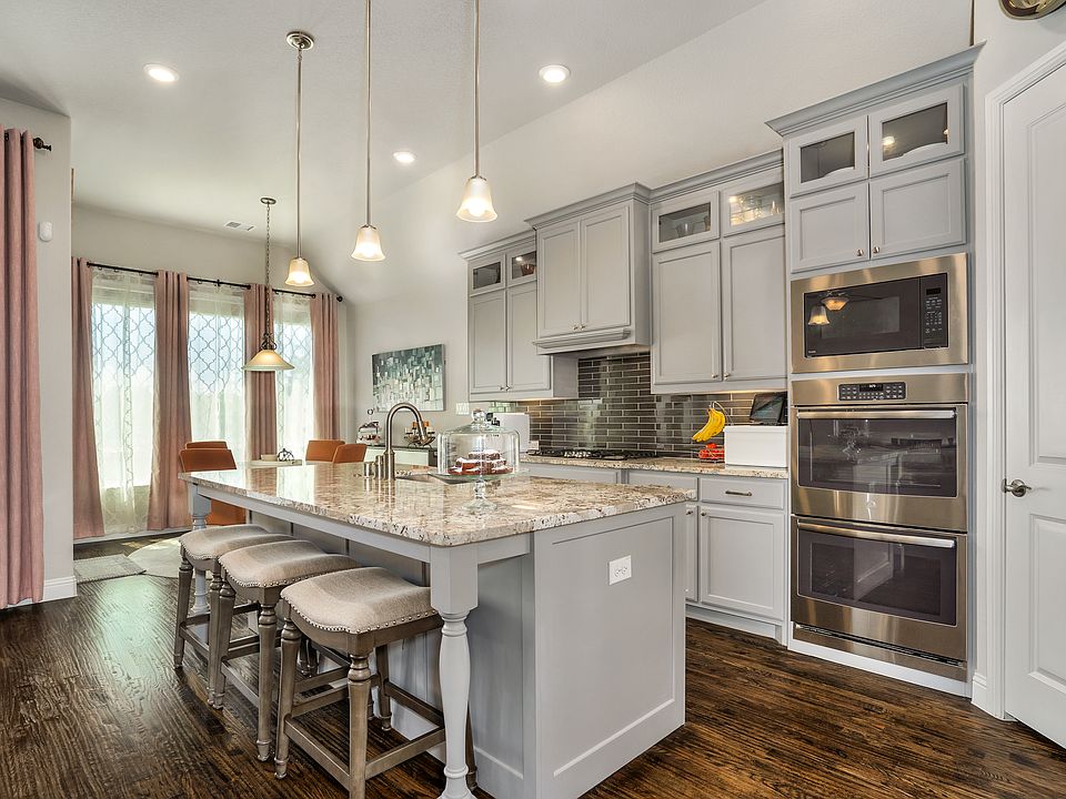 Beautifully appointed kitchen