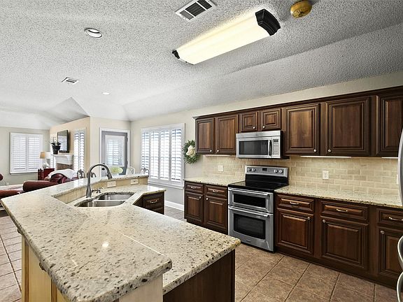 3rd image of 101 Worchester Ln