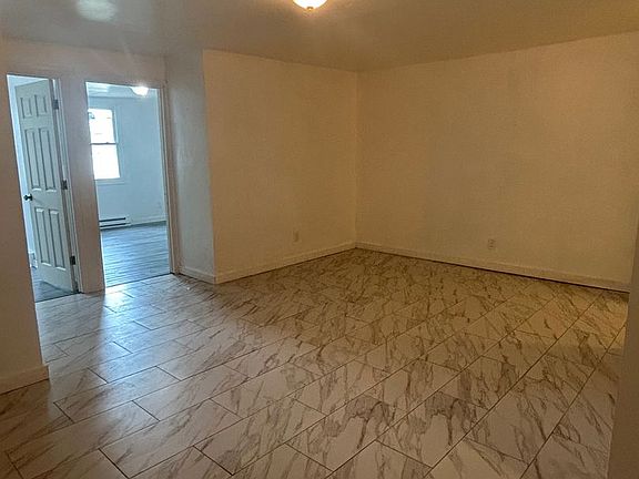 5th image of 140 N 7th St APT 4