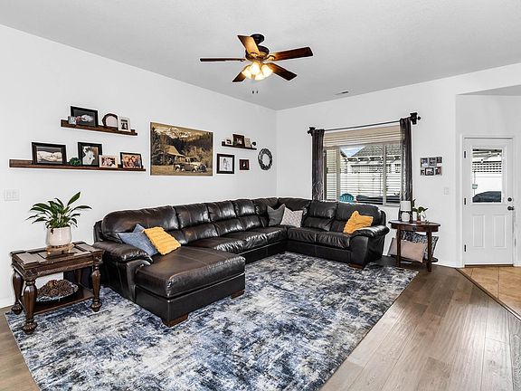 5th image of 631 Saddle Rock Dr