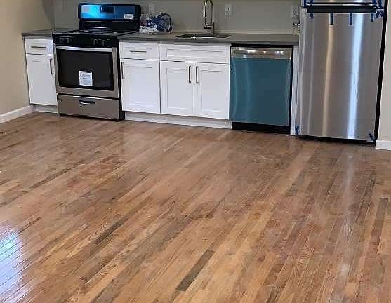 3rd image of 9904 Glenwood Rd