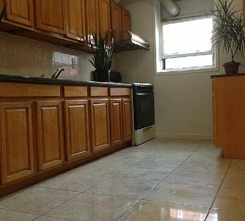 3rd image of 14215 Franklin Ave APT 4L