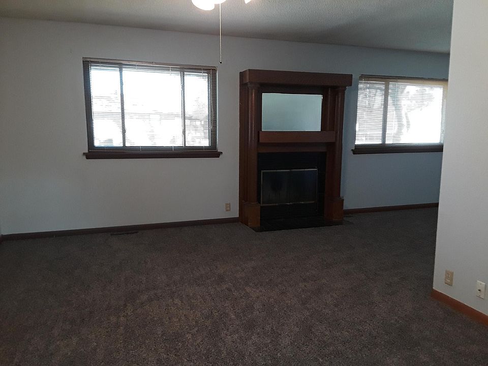 2nd image of 130 E Ridge Rd