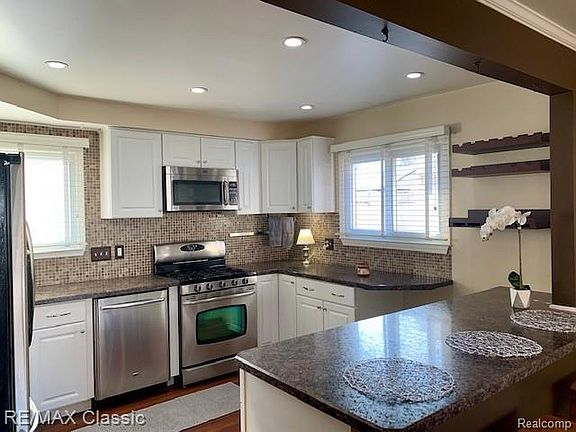 5th image of 235 W Farnum Ave