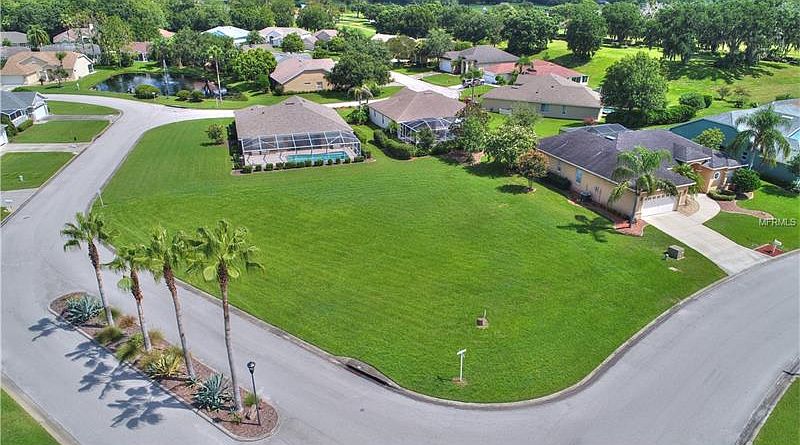 1st image of Fairway Oaks Dr