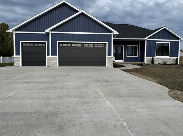 2816 W Crossroads Dr, Bay City, MI 48706