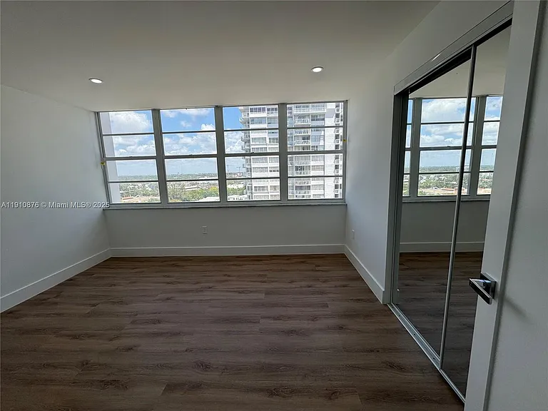 18031 Biscayne Blvd #1402 — Photo 13