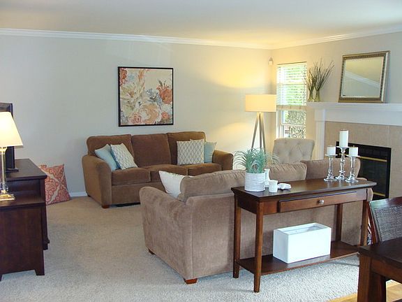 5th image of 529 Carriage Way