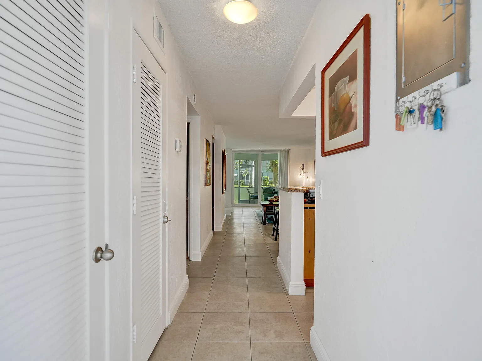 2 bed, 2.0 bath, 970 sqft, $2,400 — Photo 4