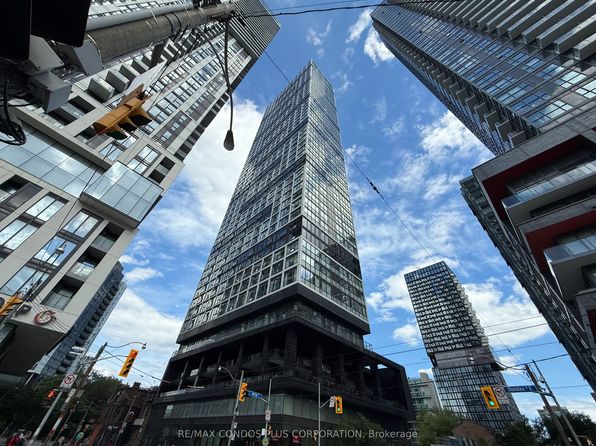 181 Dundas St E #2215, Toronto, ON M5A 0N5