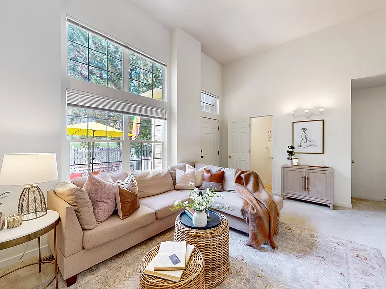 2560 Concord Cir — Photo 4