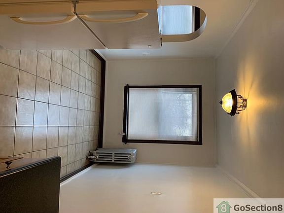 4th image of 824 E 49th St APT 3S