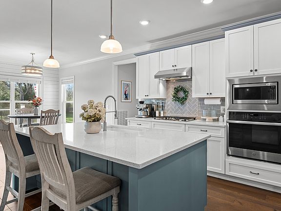 5th image of 101 Kathryn Adele Ln