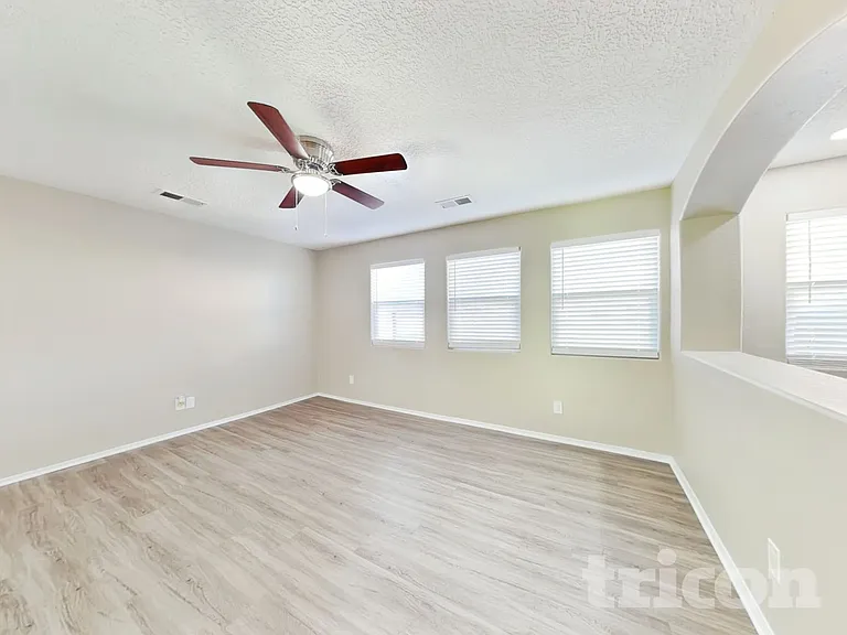 6407 Black Hawk Dr NE — Photo 2