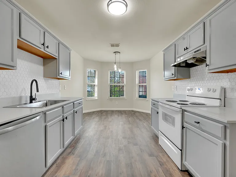 3028 Casa Bella Dr — Photo 3