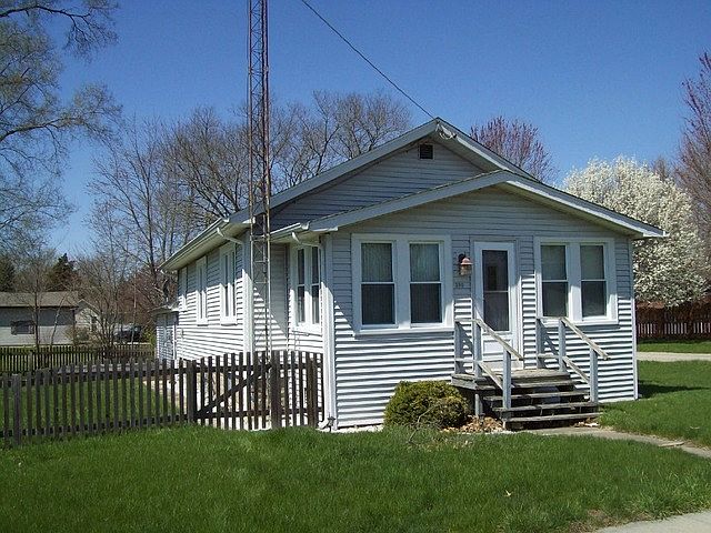 1st image of 390 N 1st Ave
