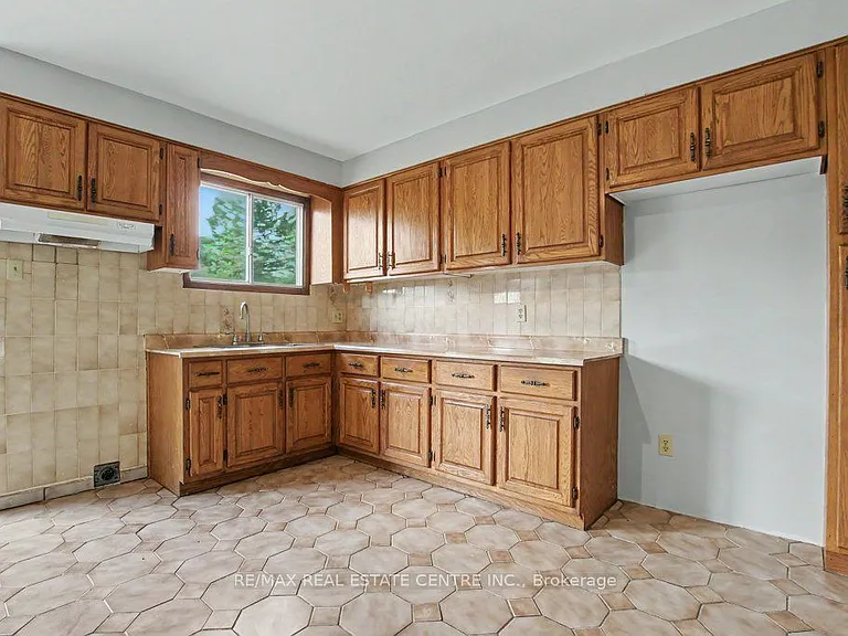 273 Elliott St — Photo 13