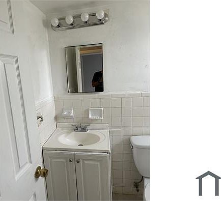 2nd image of 590 SW 27th Ave APT 6