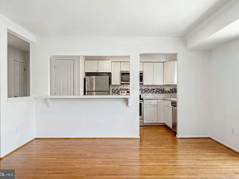 3240 S 28th St #403 — Photo 15