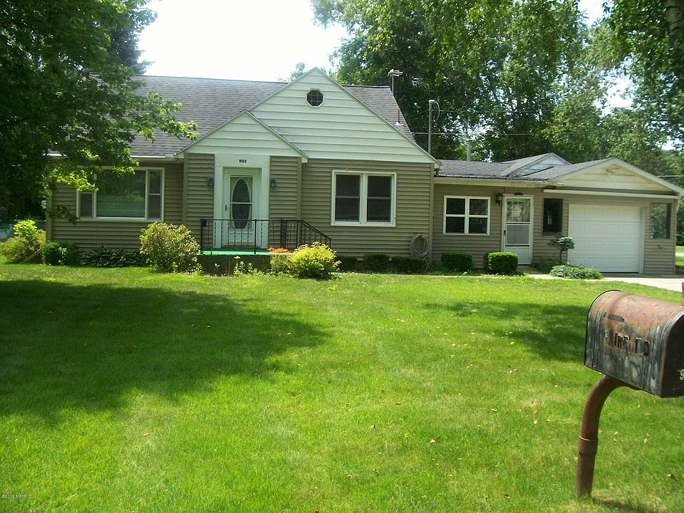 1st image of 903 E Eureka St