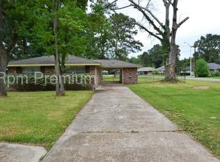 585 Fontainebleau Dr, Baton Rouge, LA 70819
