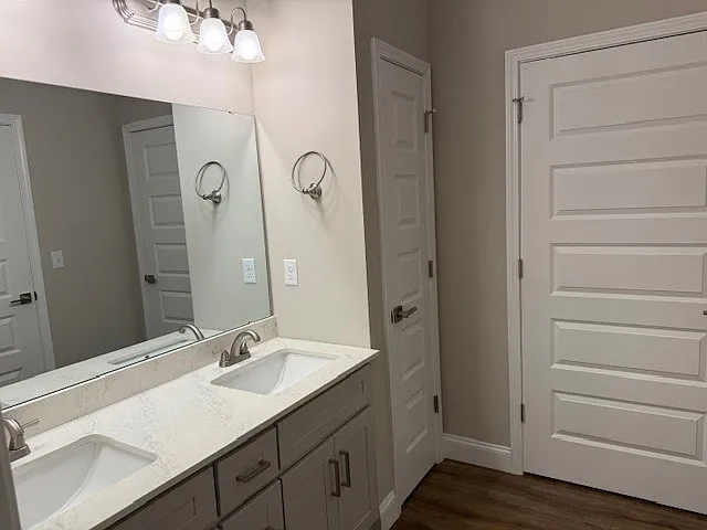 102 Riggins Ln — Photo 10